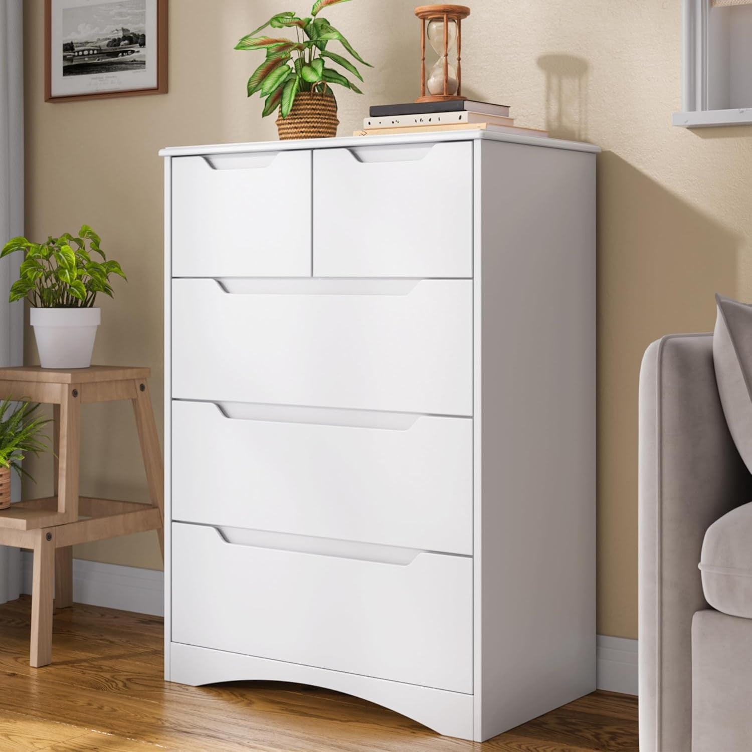 Commode avec 5 tiroirs, meuble de rangement pour chambre ou salon, poignees dissimulees, finition blanche 72 x 41 x 94 cm